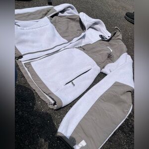 White and Gray Fleece Jacket NORTH FACE SZ LARGE JACKET LIKE NEW , WOMENS